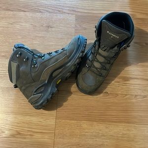 Womens Lowa Hiking Boots! 🥾